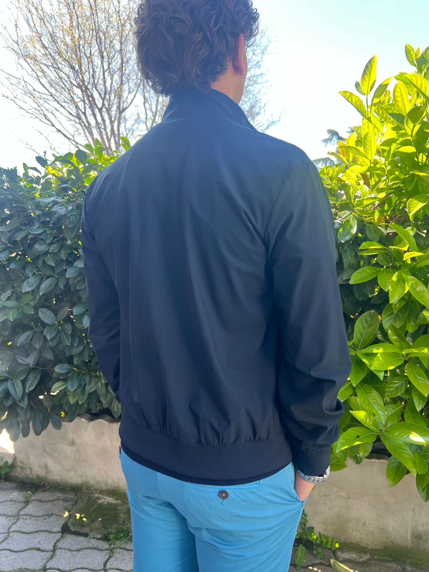 Giubbotto Uomo No Stiro – Praticità e Stile Senza Pensieri