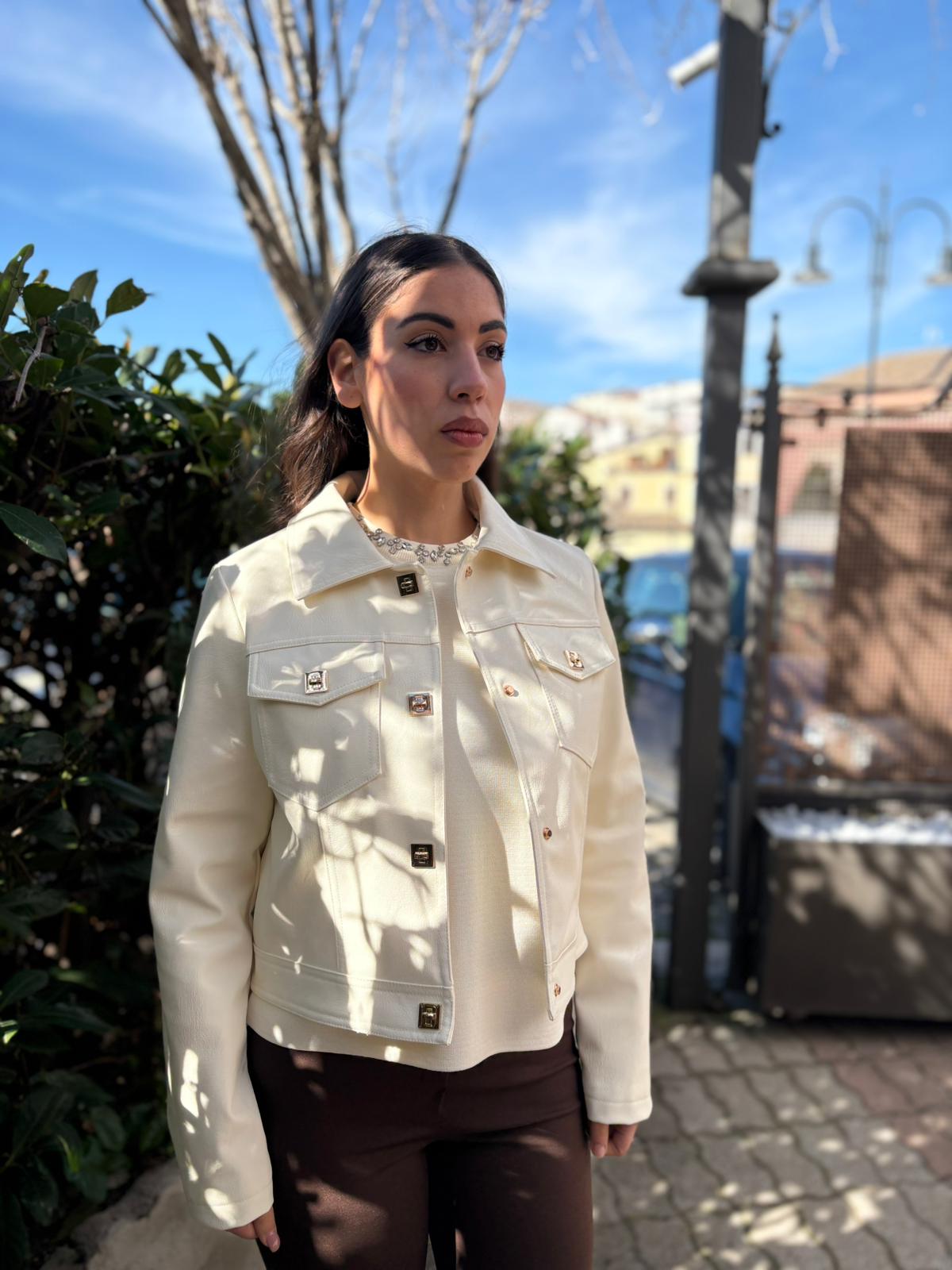 Giacca Donna in Eco Pelle con Rivetti Oro – Modello Camicia, Foderata