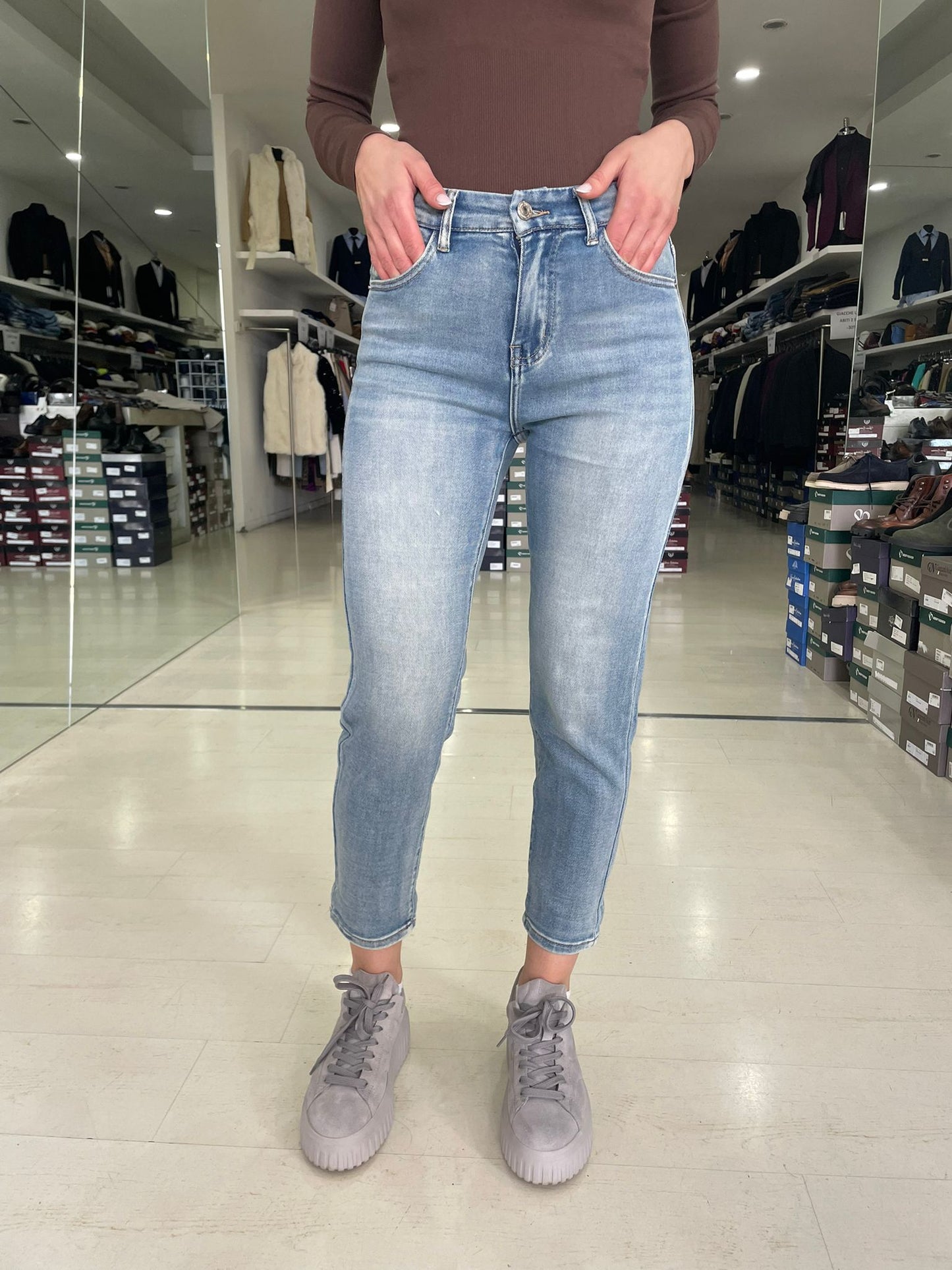 Jeans Mom Fit con Elastico in Vita - Comfort e Stile senza Compromessi