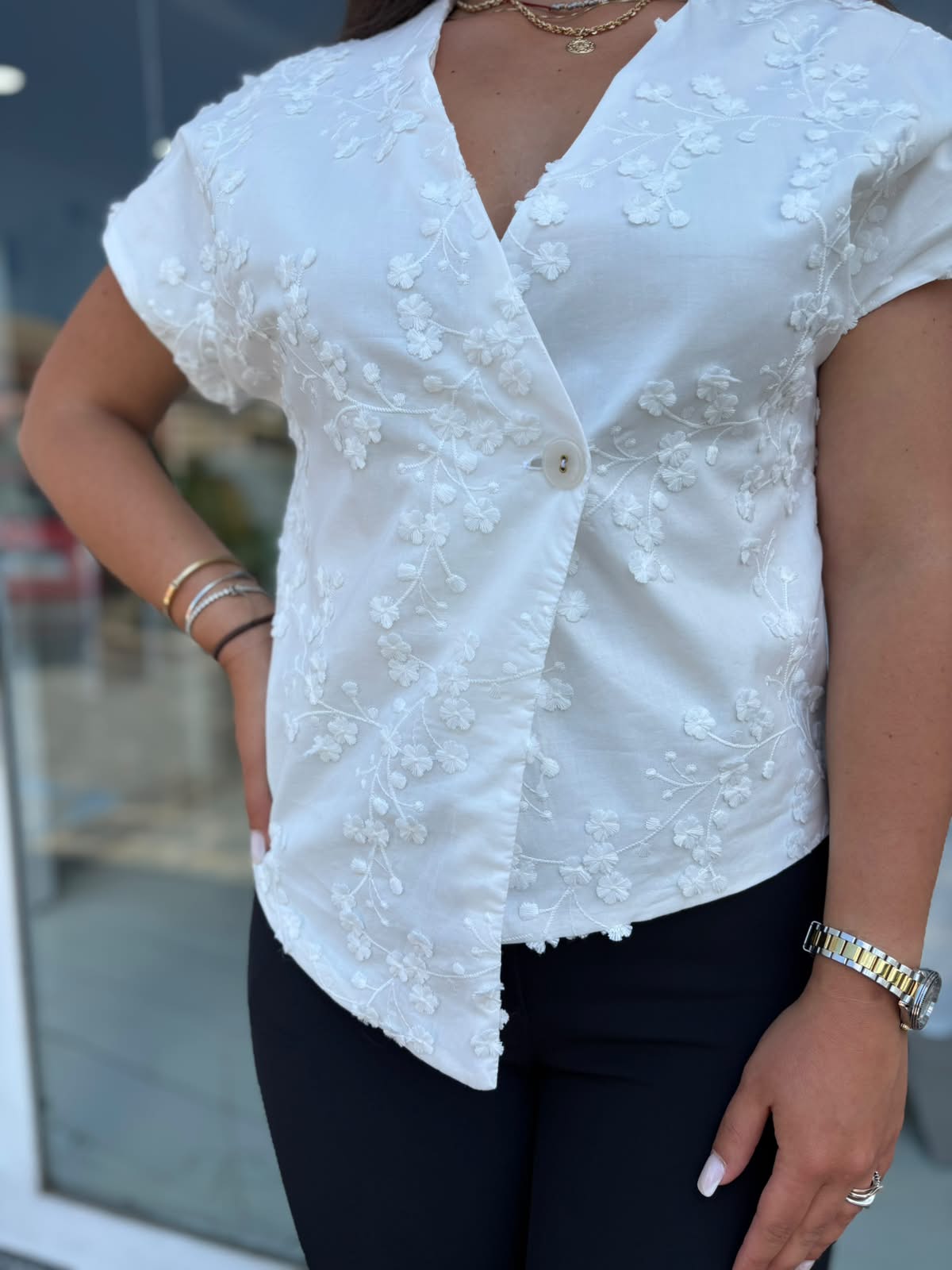 blusa ricamata asimetrica