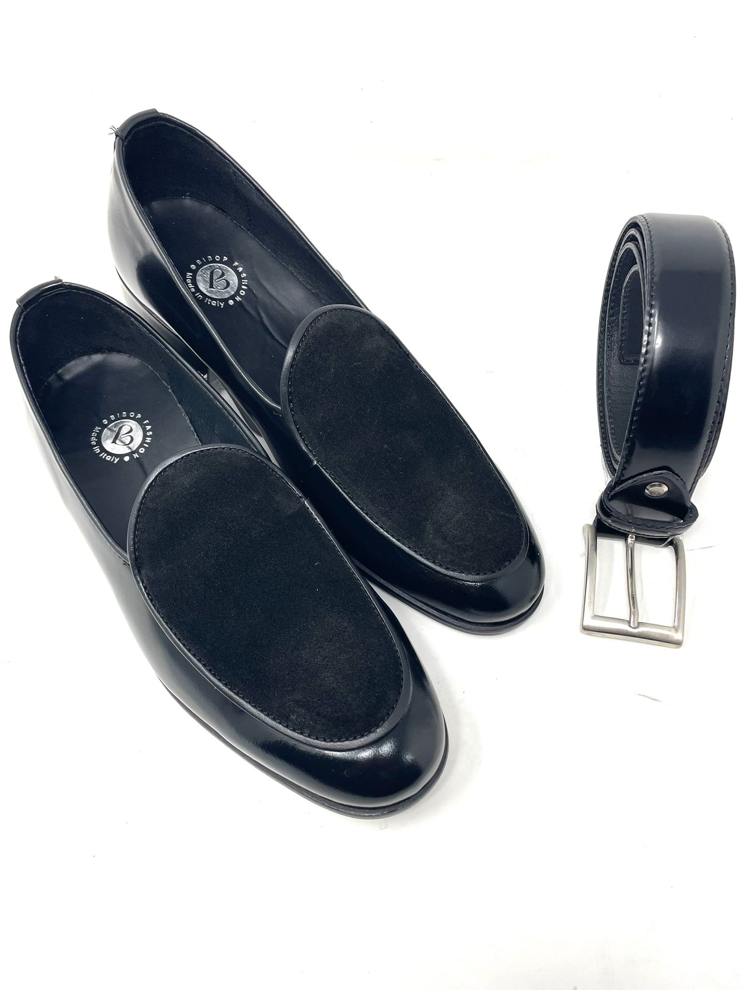 Mocassino in Pelle con Ovalino Scamosciato – Fondo Cuoio Cucito