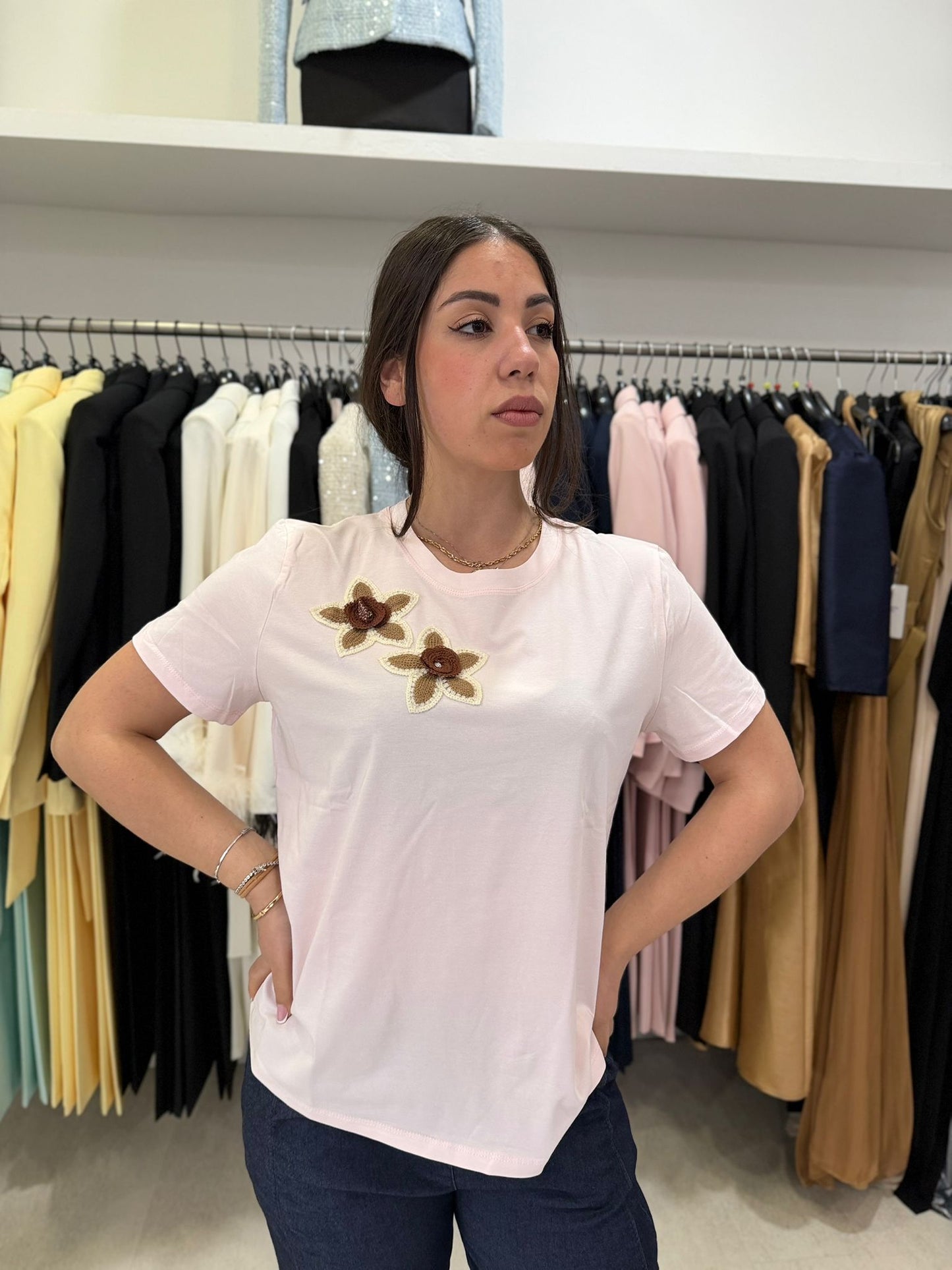 T-Shirt Donna con Fiori all’Uncinetto