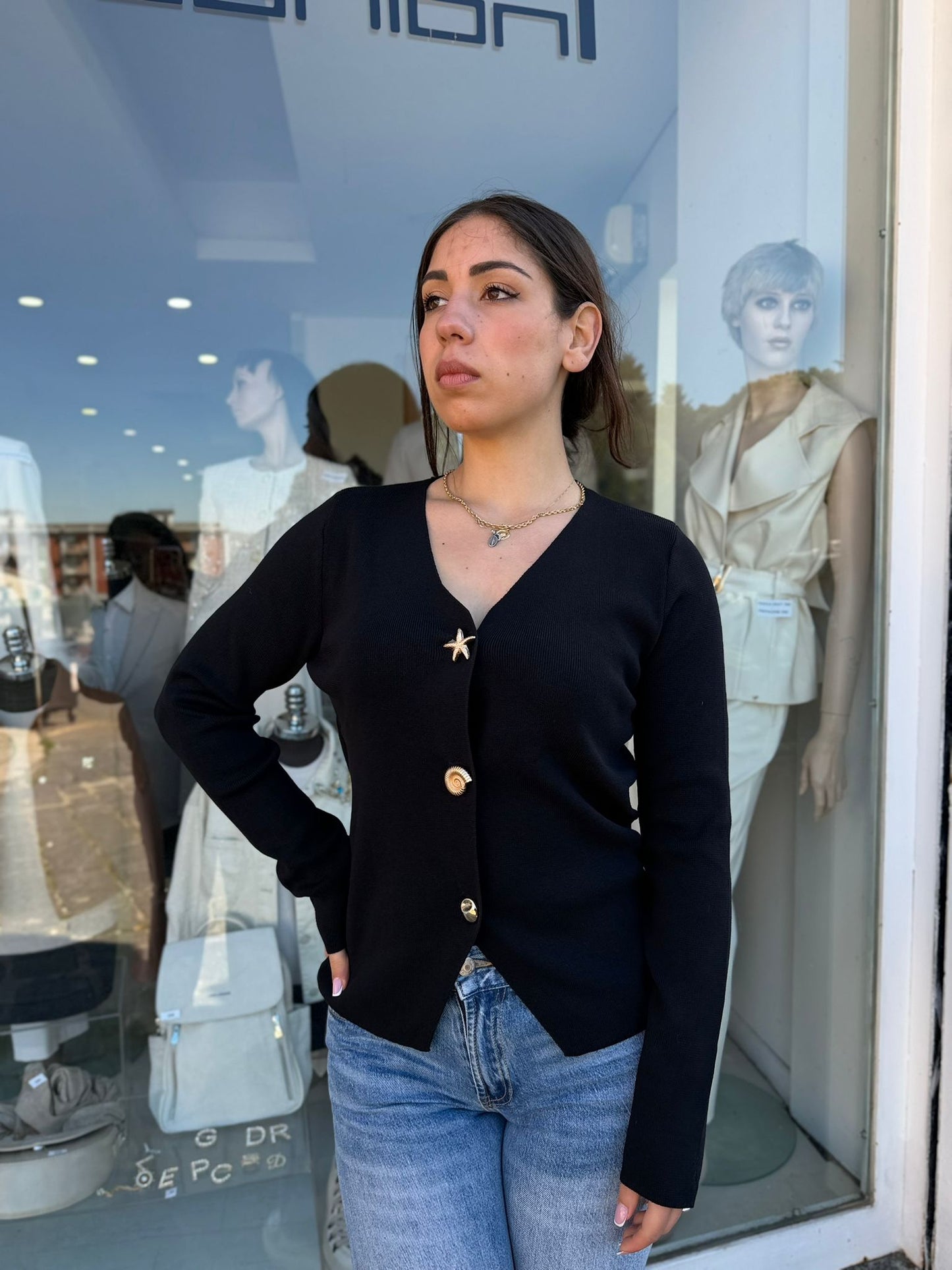 Cardigan Donna in Filo con Bottoni e Spilla