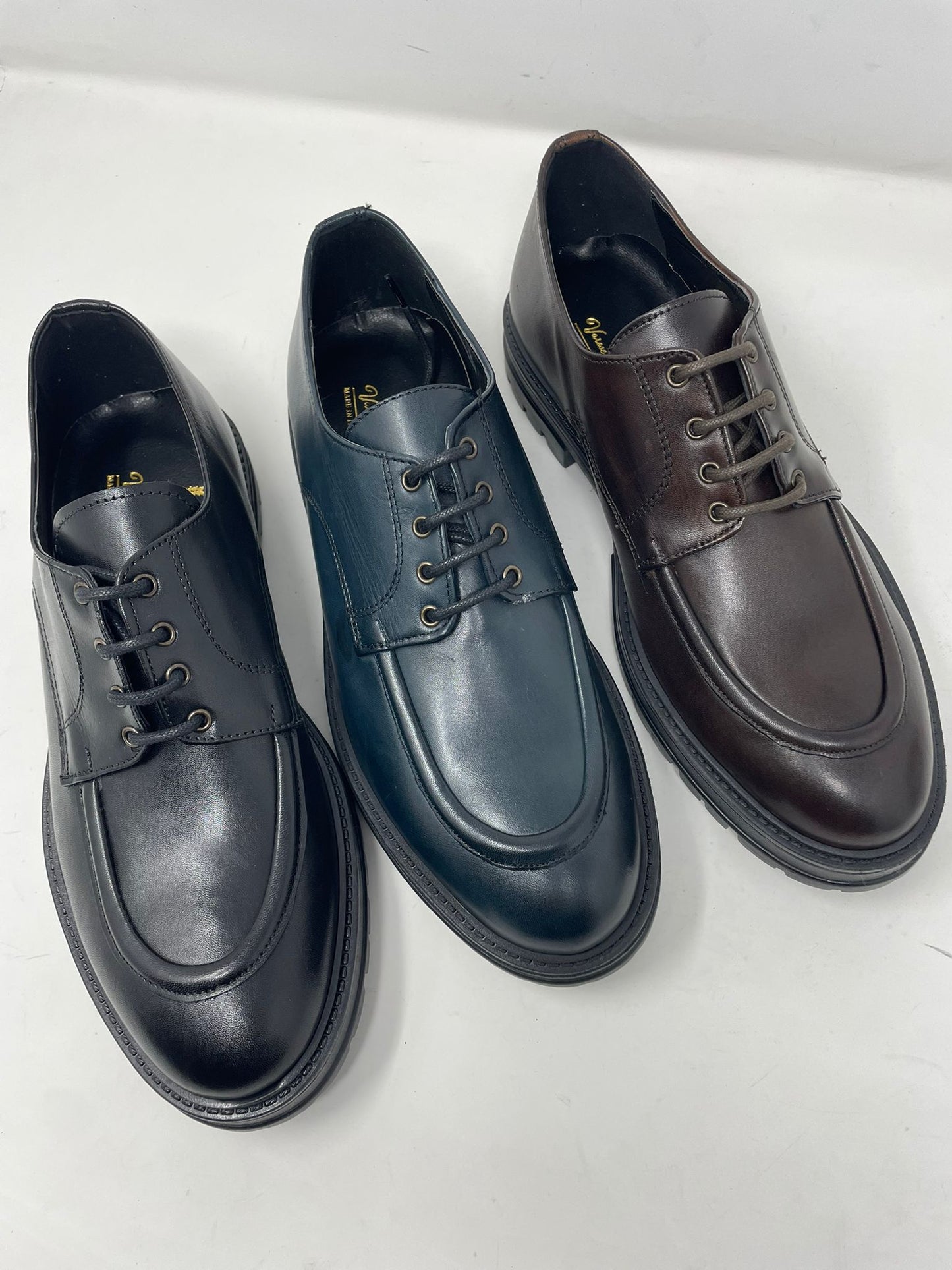 Stringata da uomo lavorata ad ago fondo vibram in vera pelle MADE IN ITALY