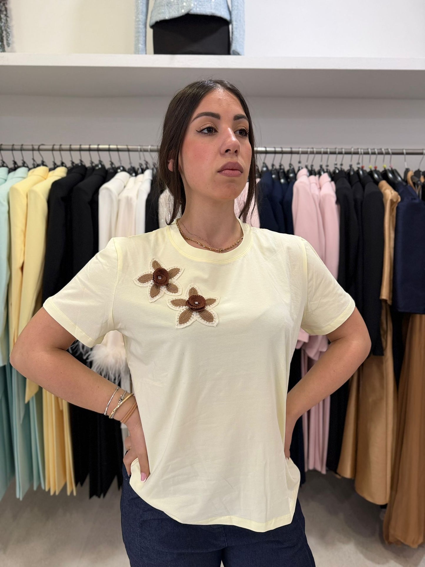 T-Shirt Donna con Fiori all’Uncinetto