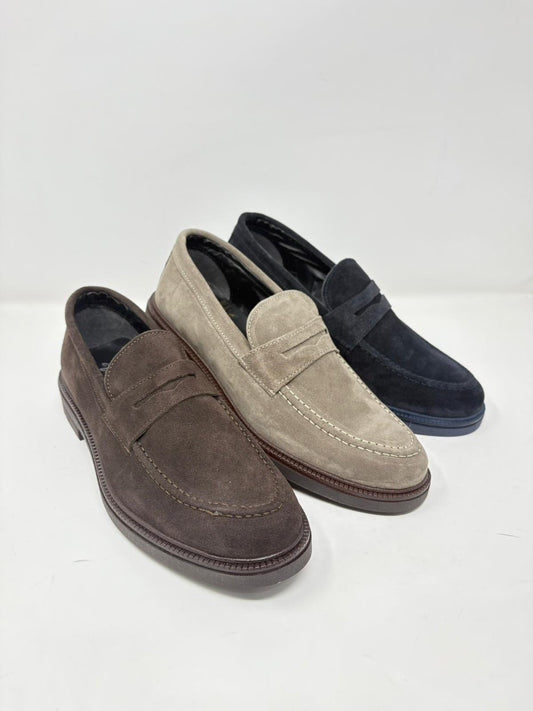 Mocassino College in Pelle Scamosciata con Fondo Vibram – Made in Italy