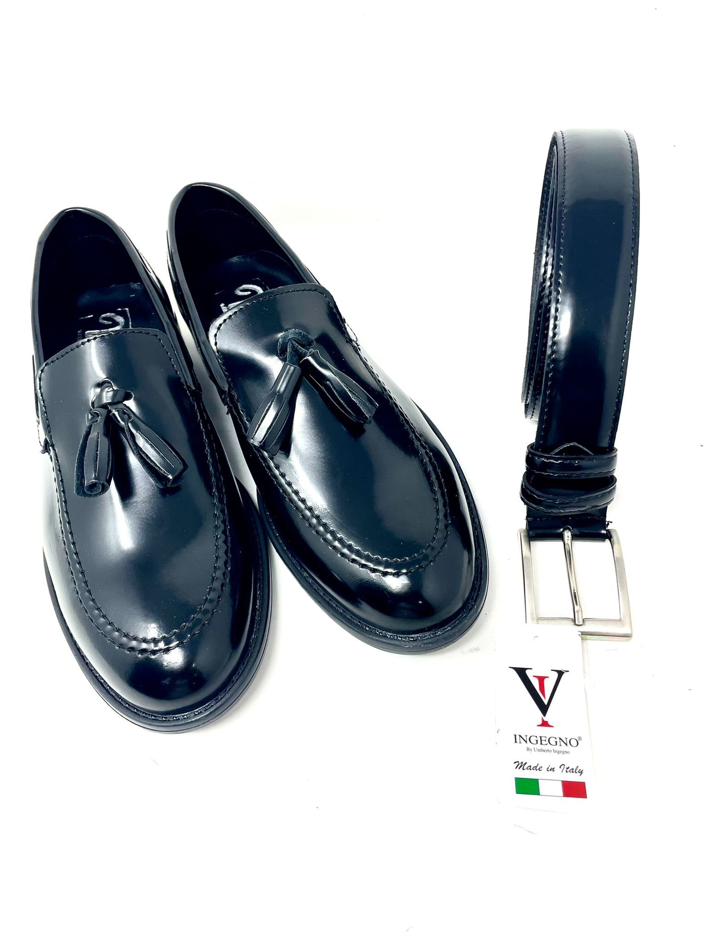Tassel moccasin in abraivated leather with light rubber sole 