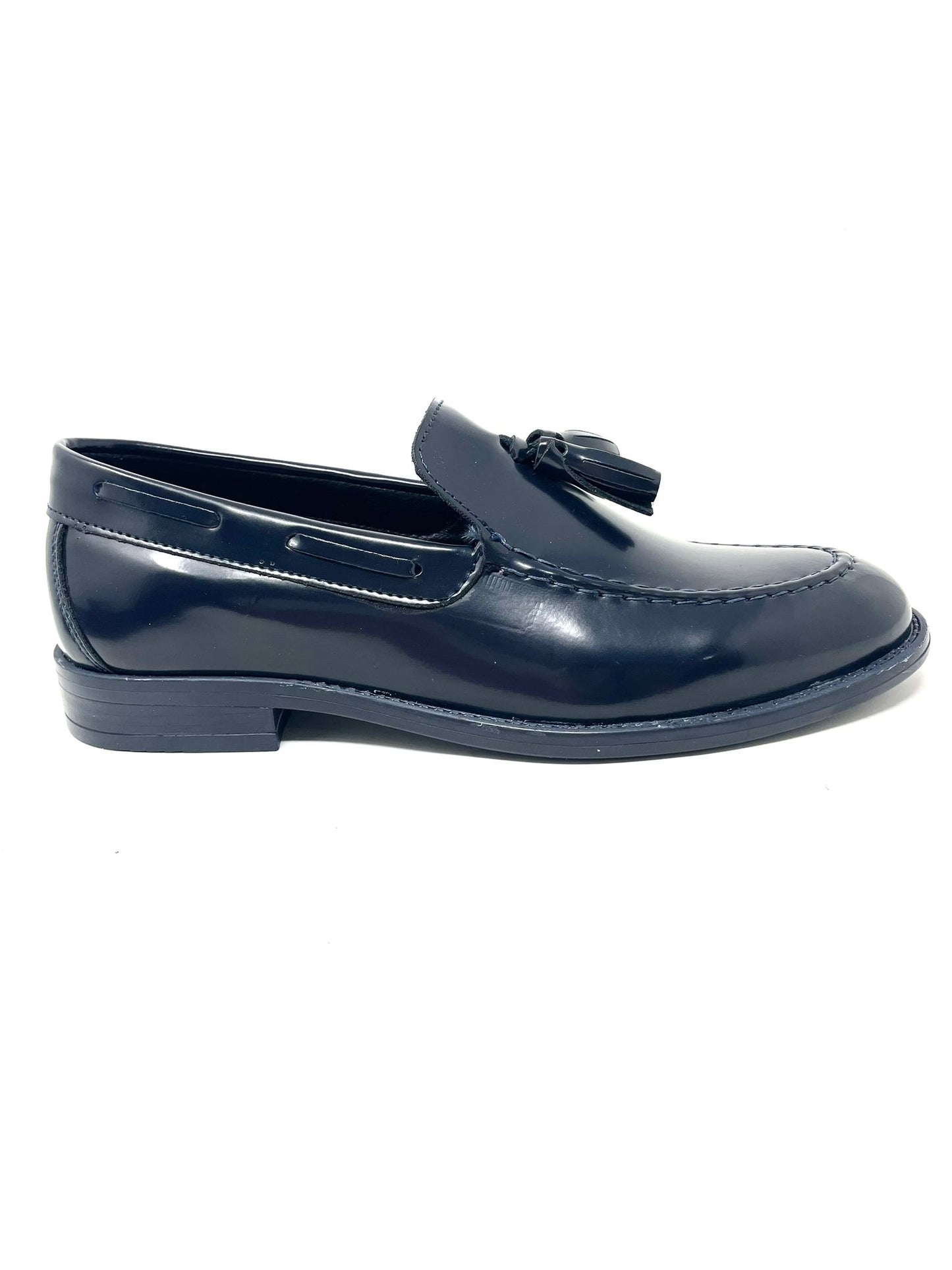 Tassel moccasin in abraivated leather with light rubber sole 