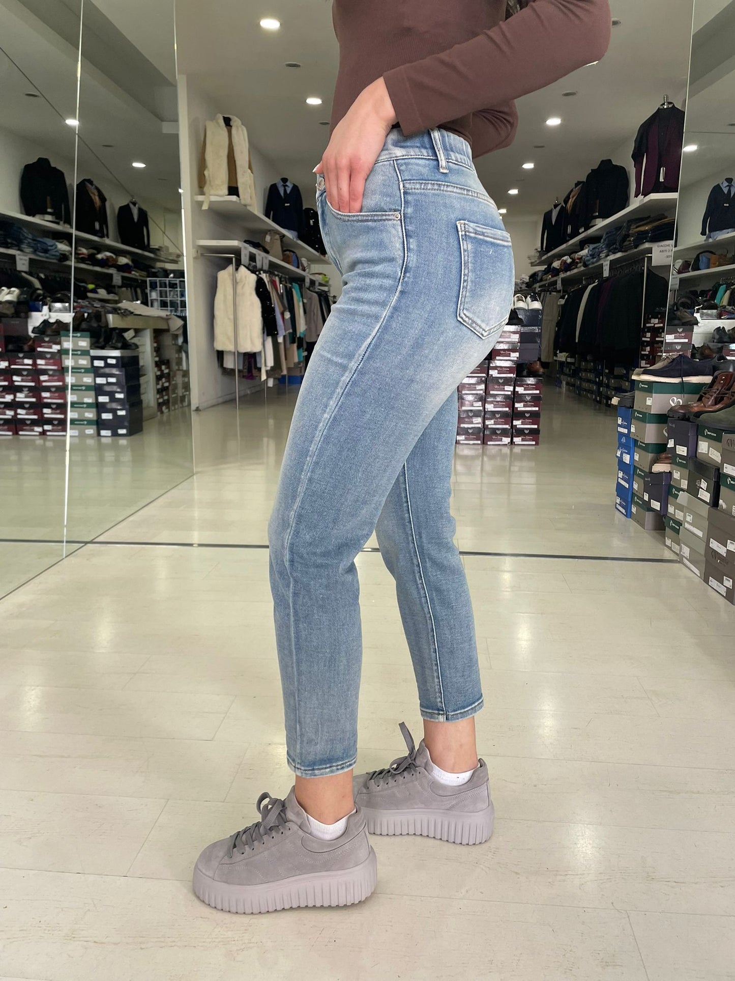 Jeans Mom Fit con Elastico in Vita - Comfort e Stile senza Compromessi