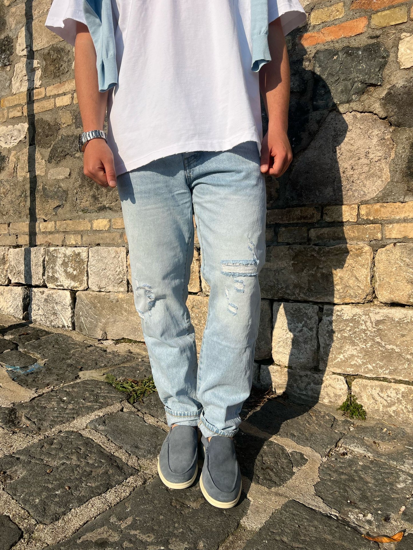 Jeans Uomo con Strappi – Lavaggio Chiaro e Stile Urban