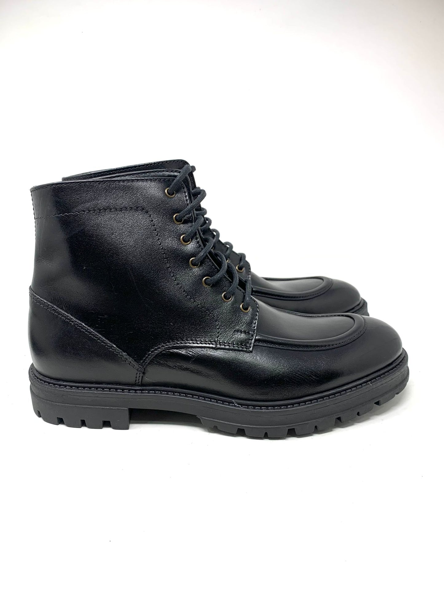 stivaletto anfibio norvegese con stringhe
fondo gomma vibram