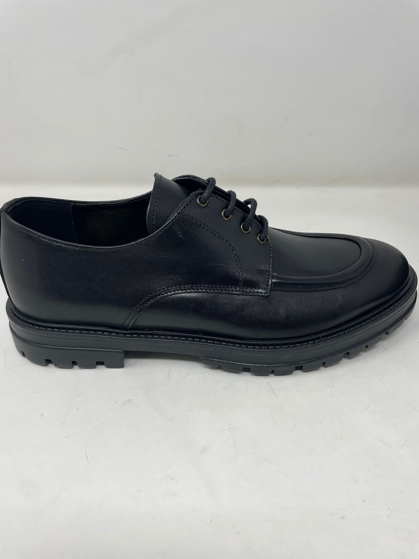 Stringata da uomo lavorata ad ago fondo vibram in vera pelle MADE IN ITALY