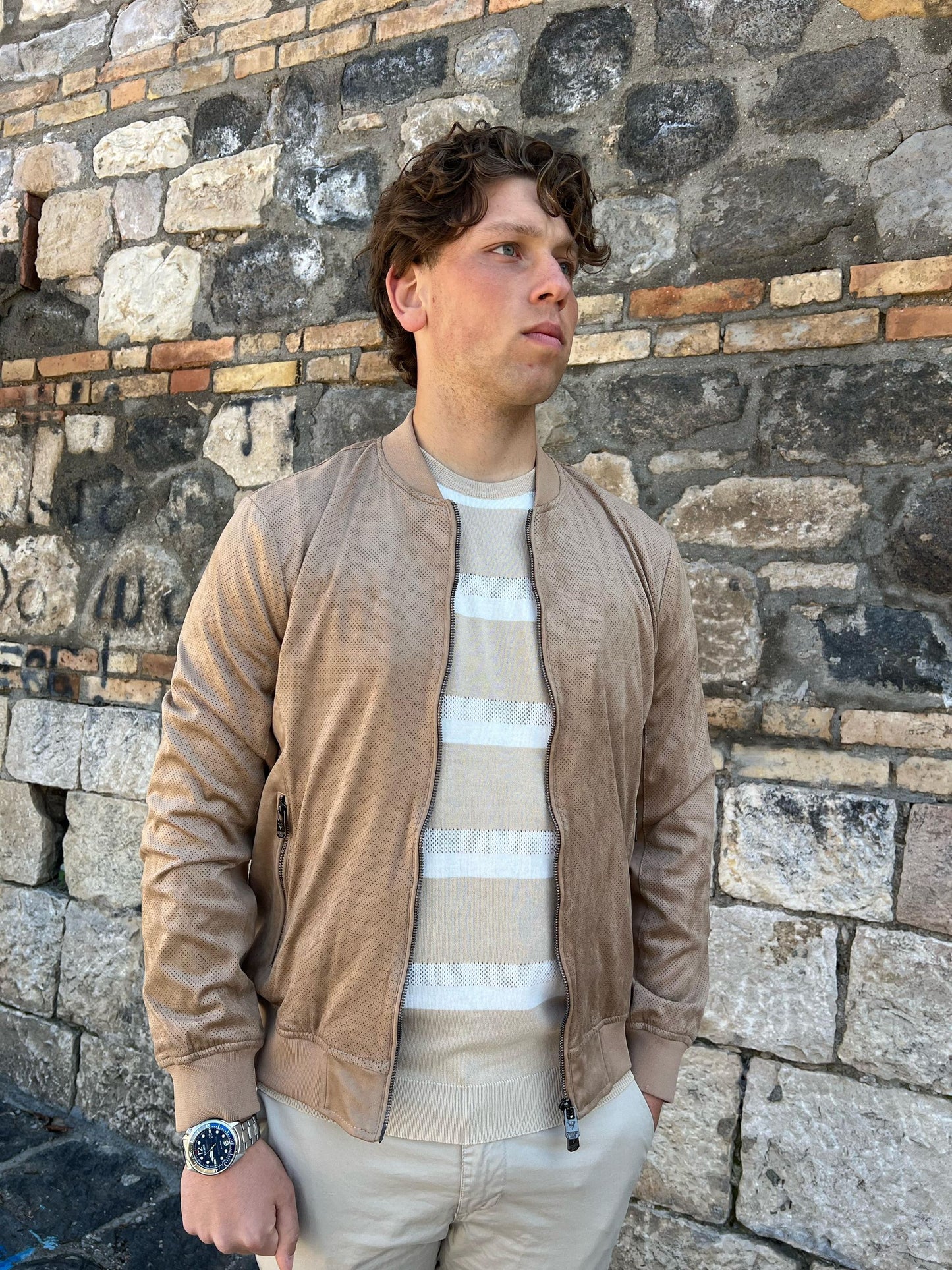 Giubbotto Uomo in Eco-Camoscio Traforato – Stile Leggero e Raffinato