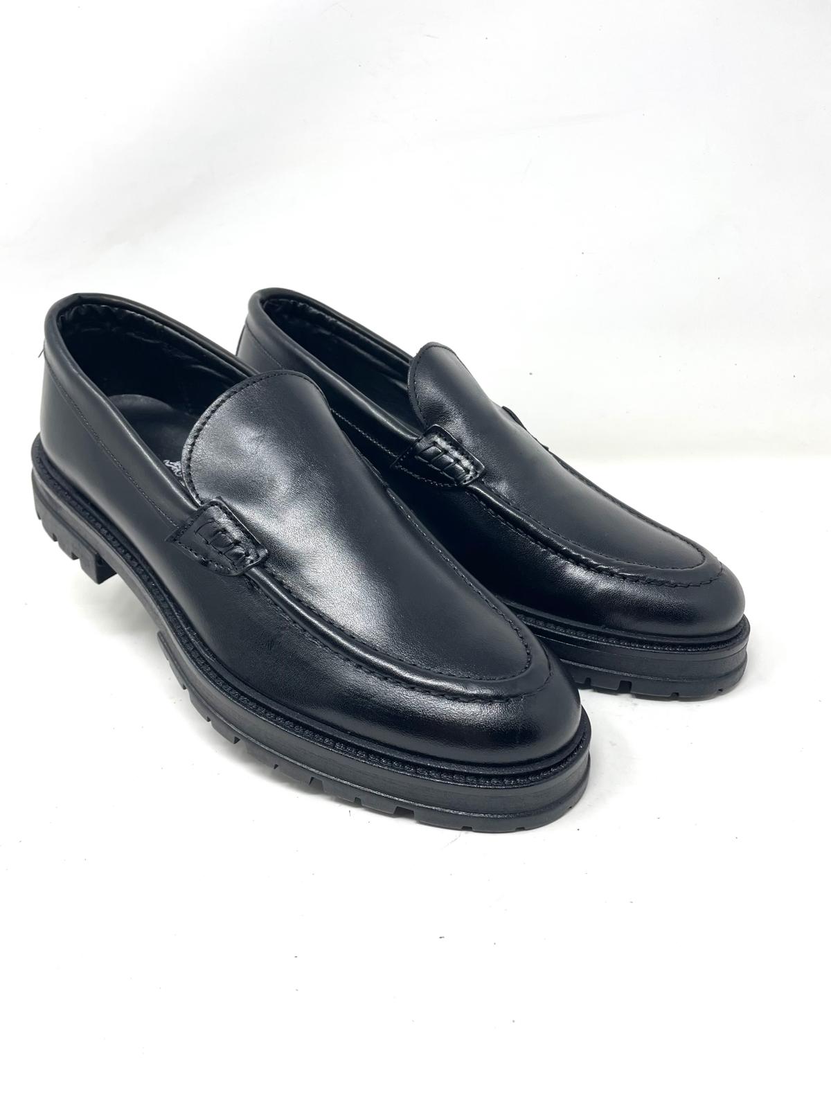 Mocassino liscio fondo vibram in vera pelle made in italy