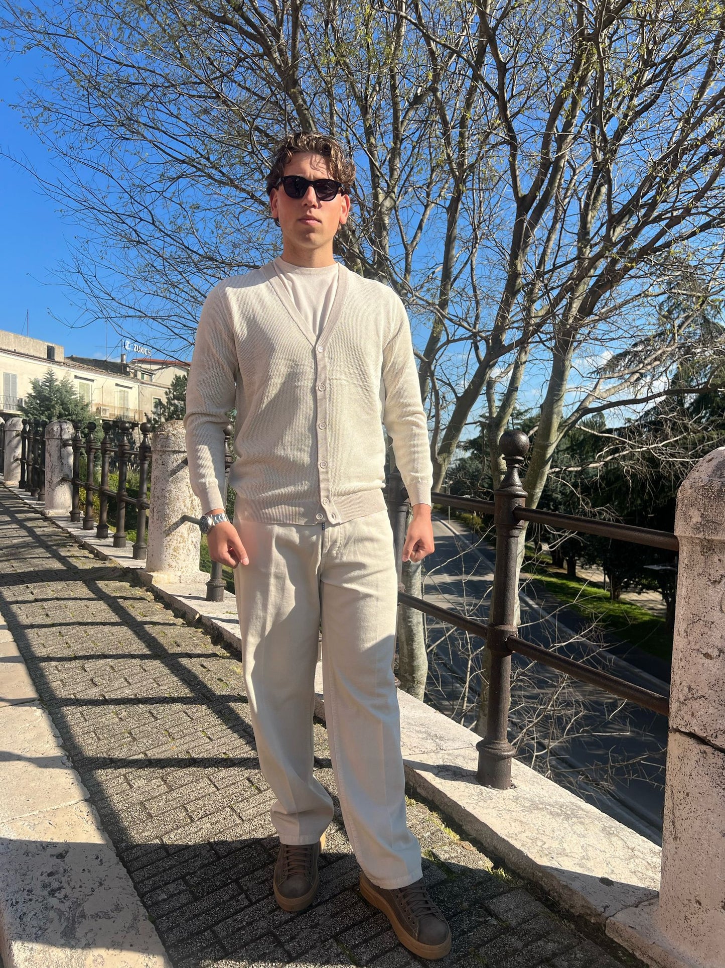 Cardigan Uomo in Cotone Leggero – Versatilità e Comfort di Stile