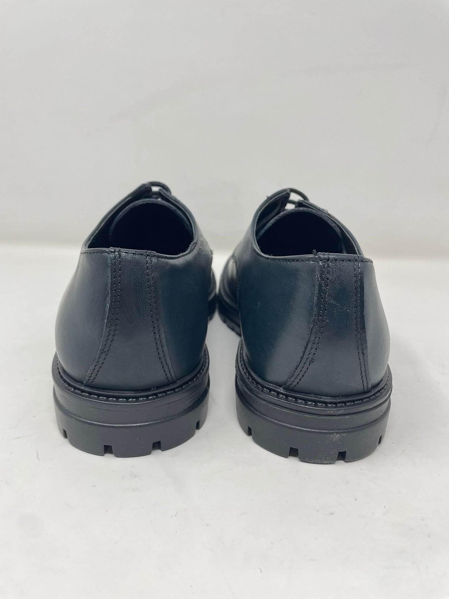 Stringata da uomo lavorata ad ago fondo vibram in vera pelle MADE IN ITALY