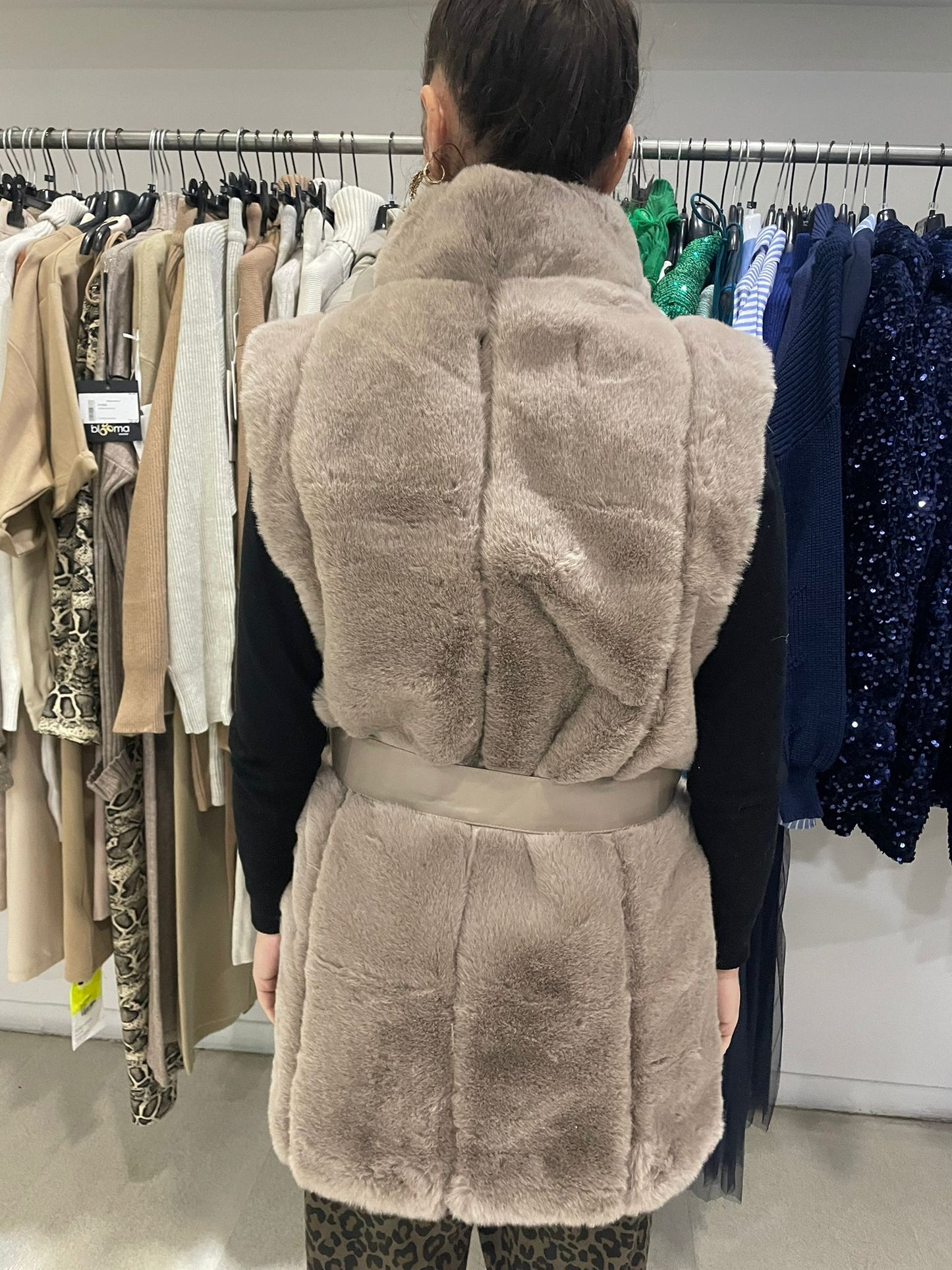 gilet eco pelliccia con cintura