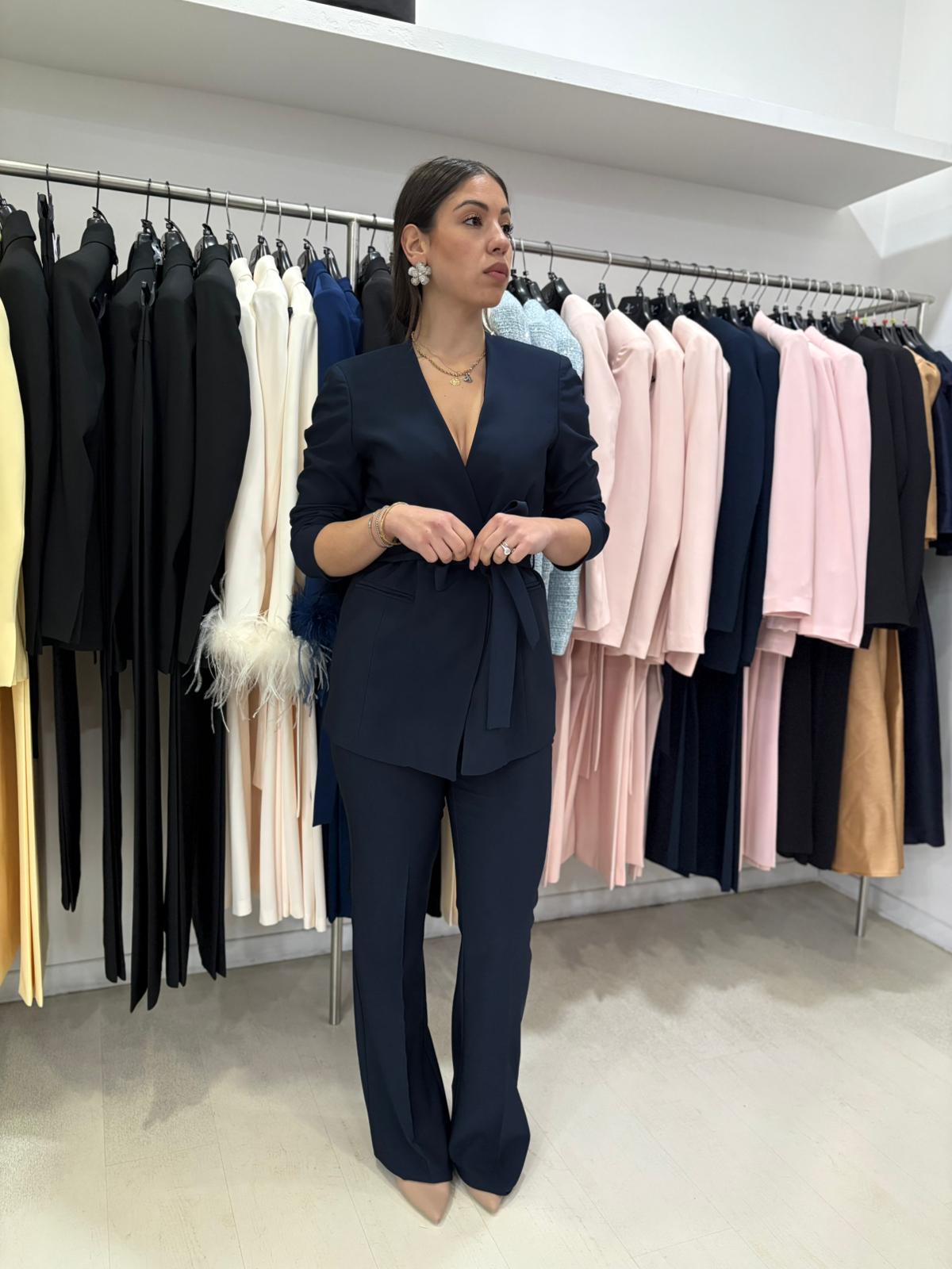 Completo Donna Giacca Kimono con Cintura e Pantalone Trombetta – Tessuto Elasticizzato