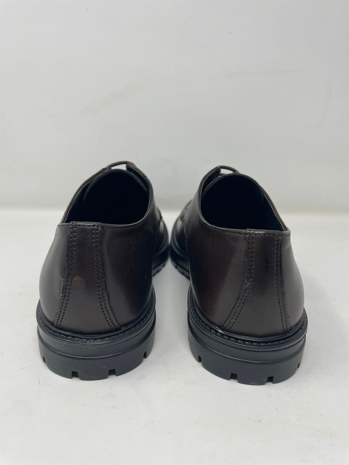 Stringata da uomo lavorata ad ago fondo vibram in vera pelle MADE IN ITALY