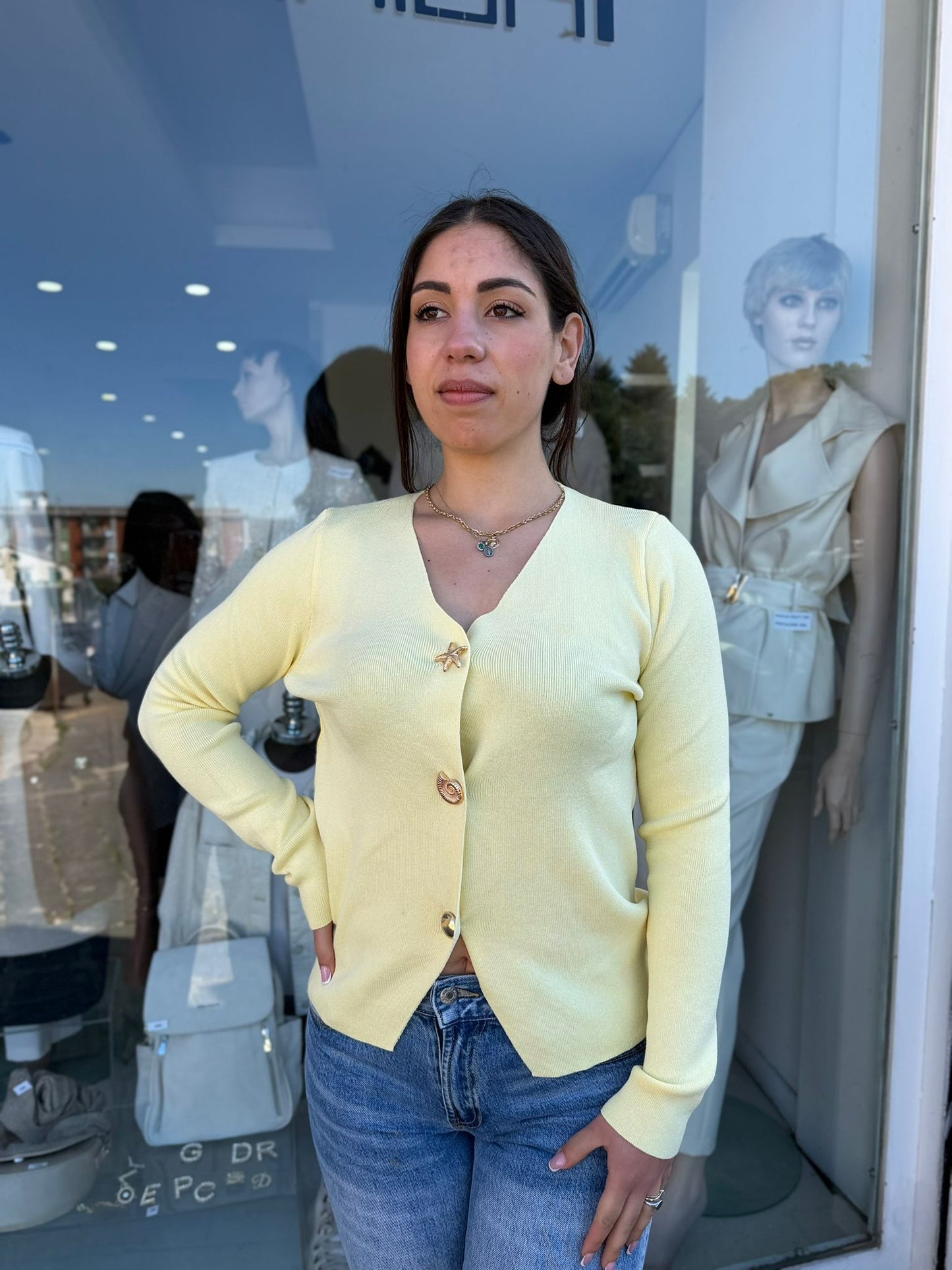 Cardigan Donna in Filo con Bottoni e Spilla