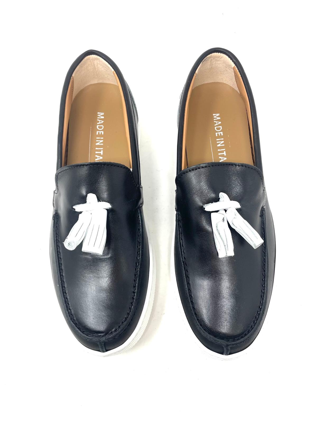 Mocassino con nappine modello Maddalena in vera pelle bicolore made in Italy fondo gomma cucito