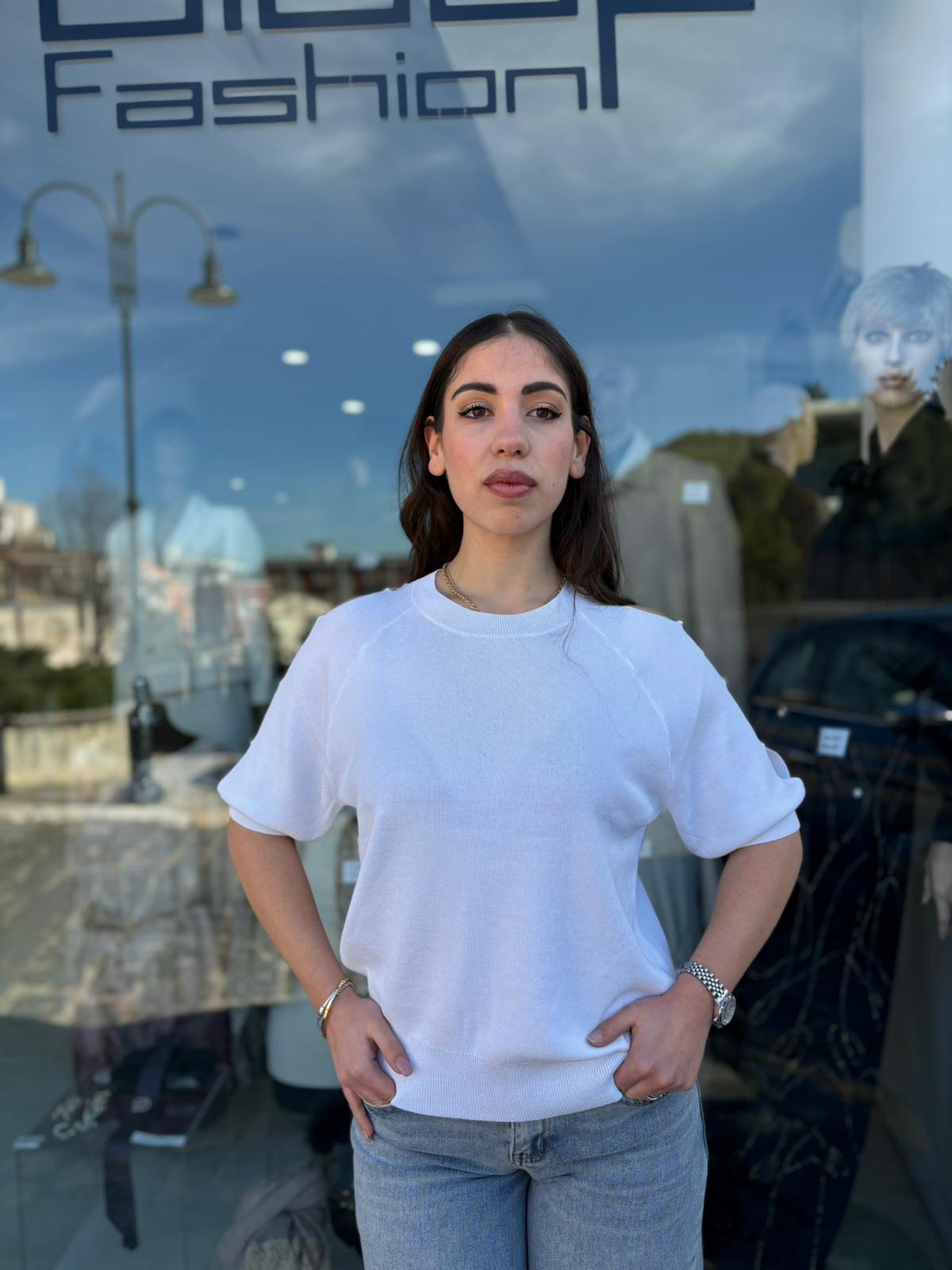 Maglia in Filo Spalla Scoperta
