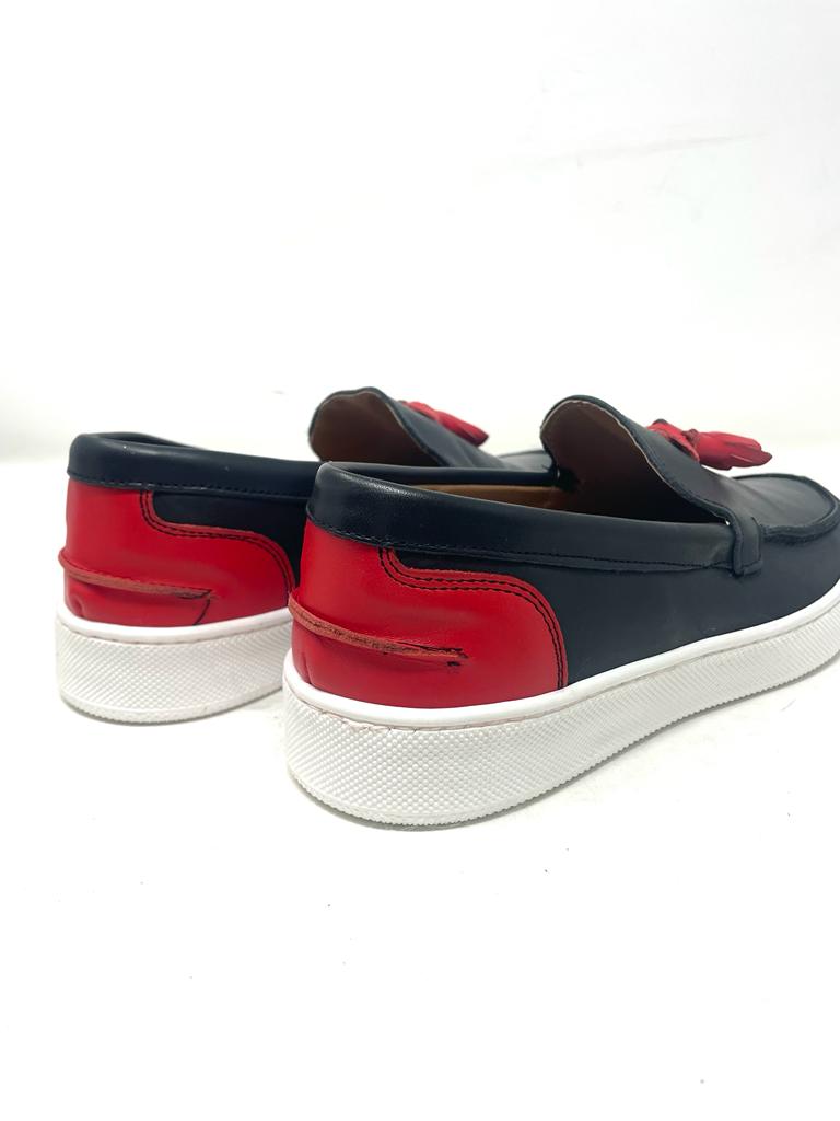 Mocassino con nappine modello Maddalena in vera pelle bicolore made in Italy fondo gomma cucito