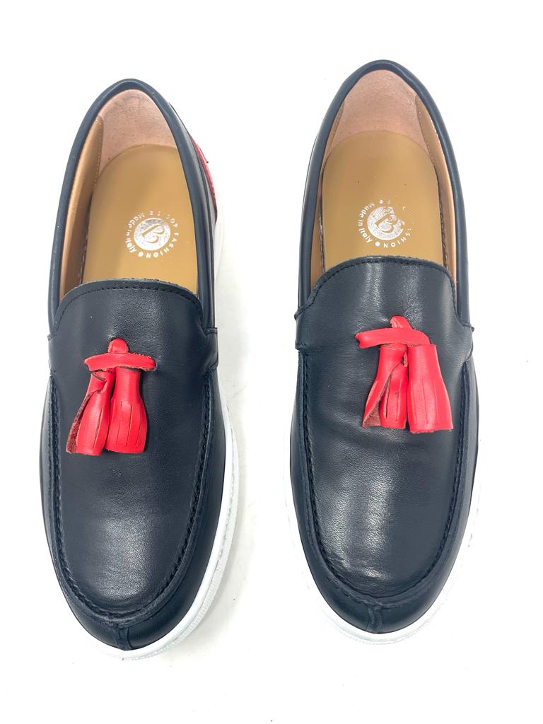 Mocassino con nappine modello Maddalena in vera pelle bicolore made in Italy fondo gomma cucito