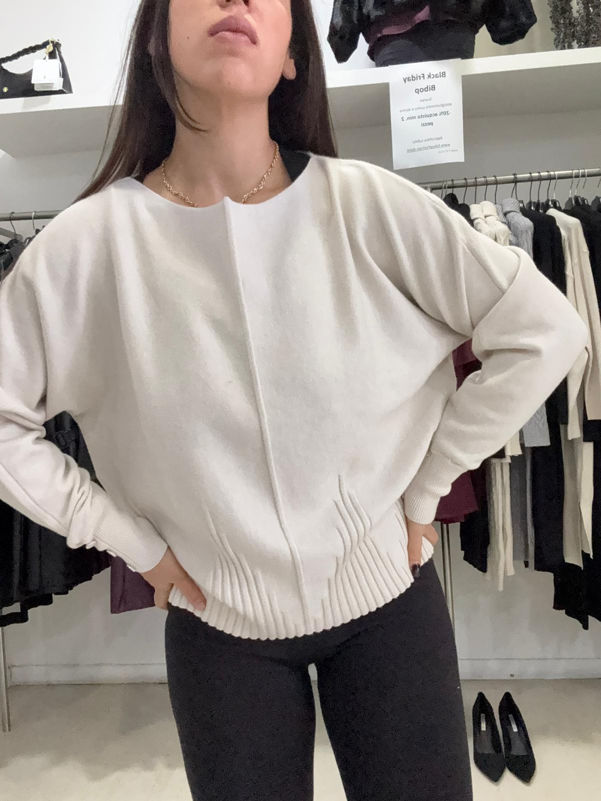 Maglia over con cuciture