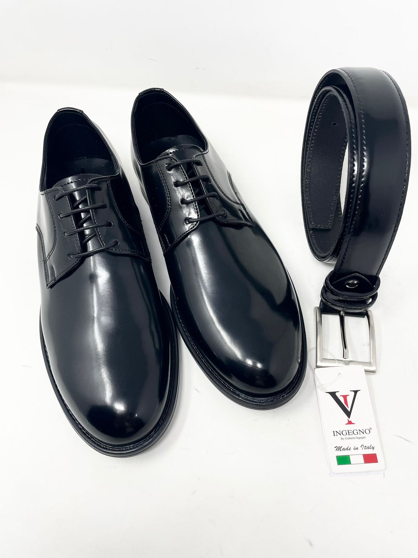 Scarpa Stringata in pelle abrasivata con fondo gomma made in italy