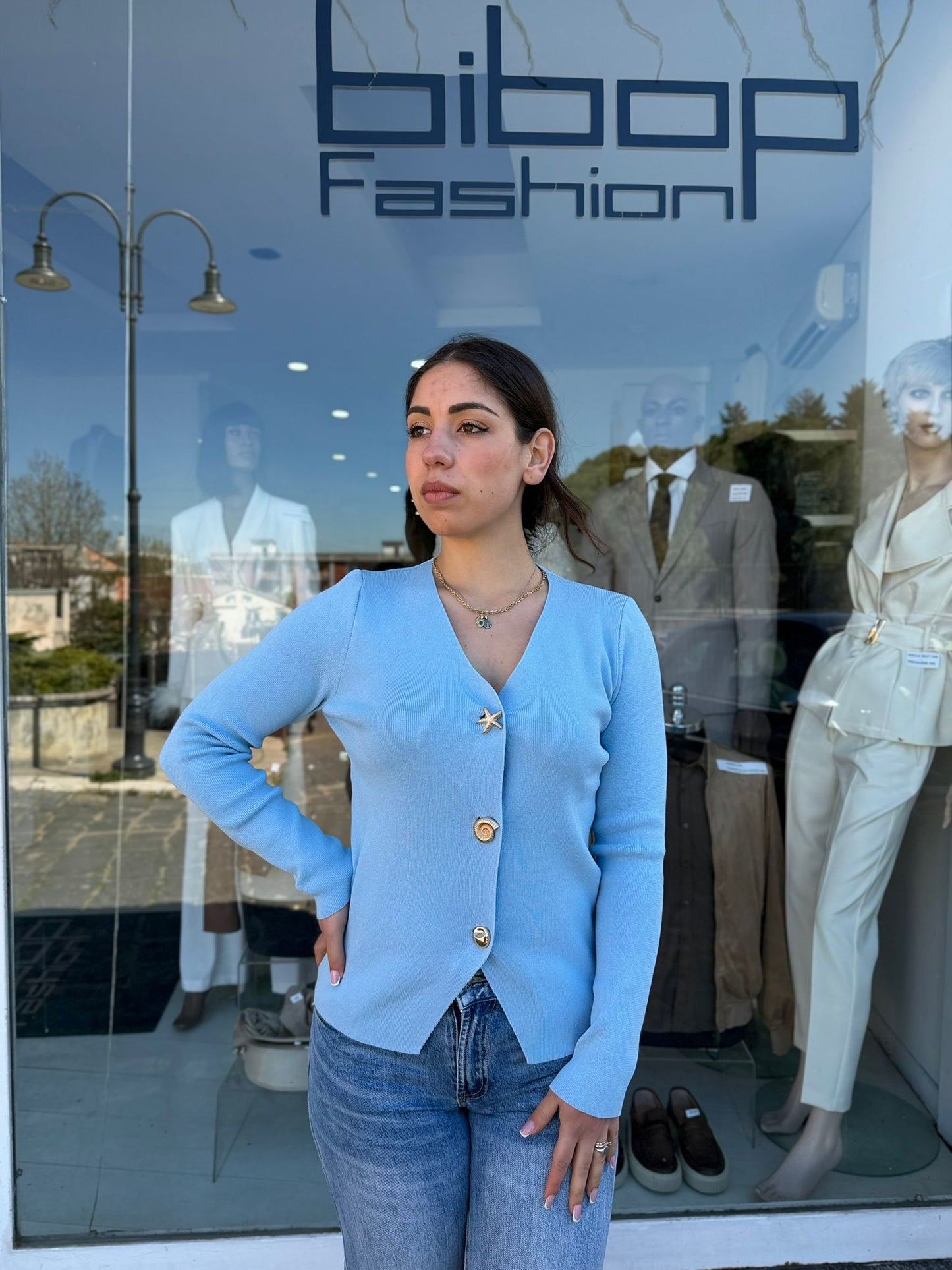 Cardigan Donna in Filo con Bottoni e Spilla