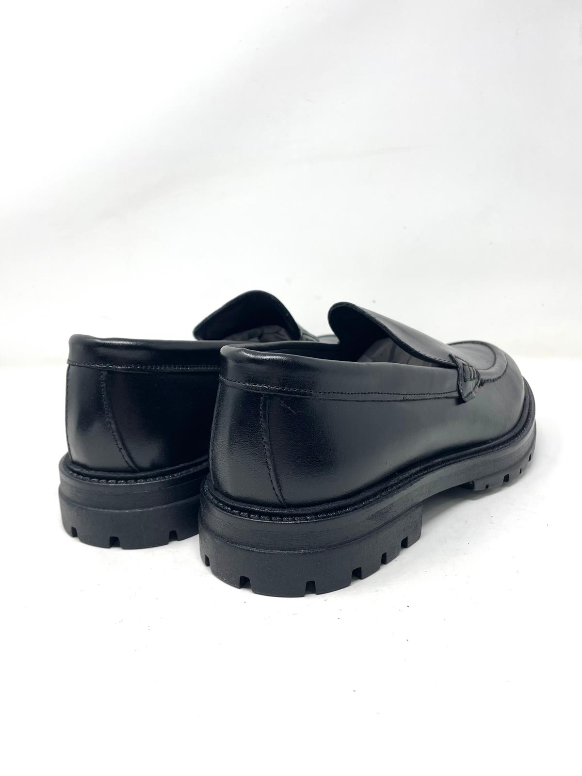 Mocassino liscio fondo vibram in vera pelle made in italy