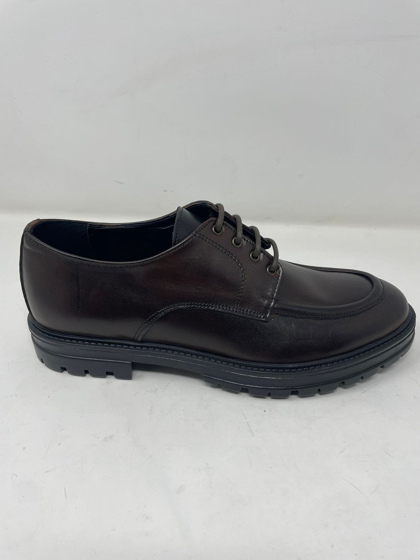 Stringata da uomo lavorata ad ago fondo vibram in vera pelle MADE IN ITALY