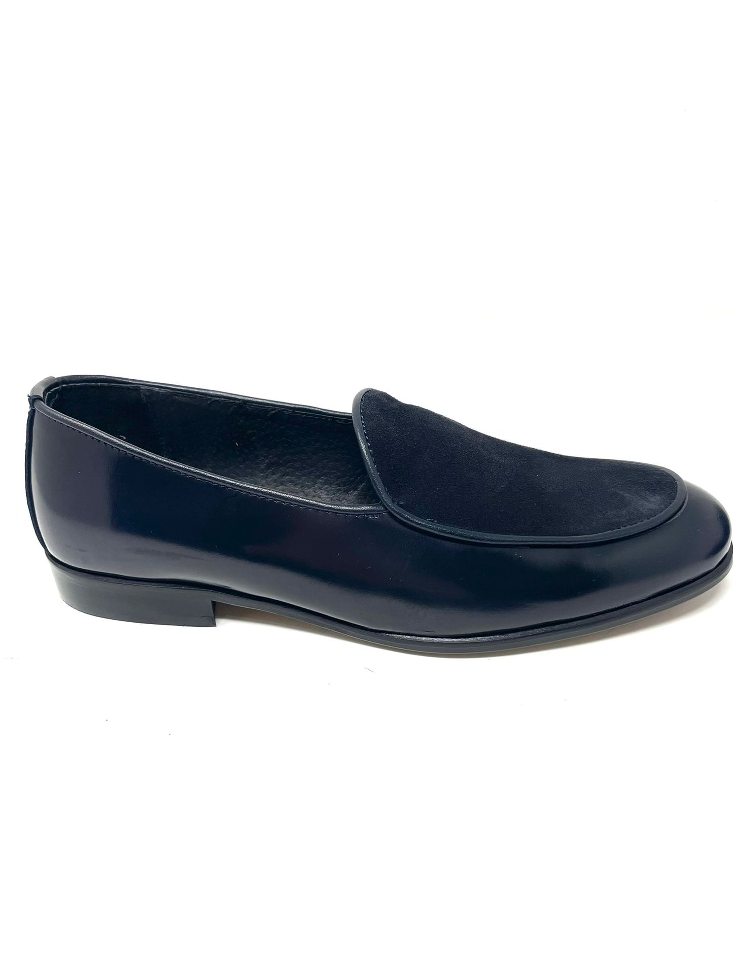 Mocassino in Pelle con Ovalino Scamosciato – Fondo Cuoio Cucito