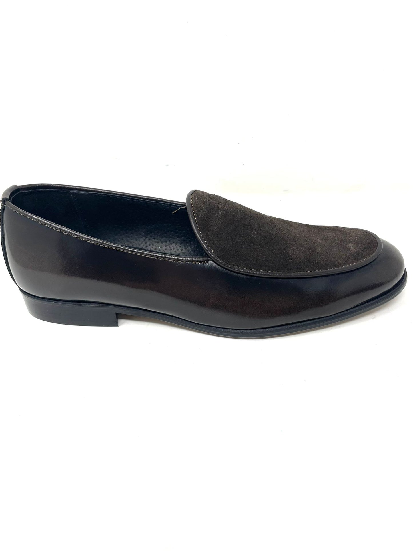 Mocassino in Pelle con Ovalino Scamosciato – Fondo Cuoio Cucito