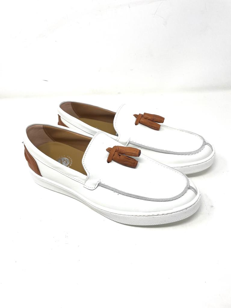 Mocassino con nappine modello Maddalena in vera pelle bicolore made in Italy fondo gomma cucito