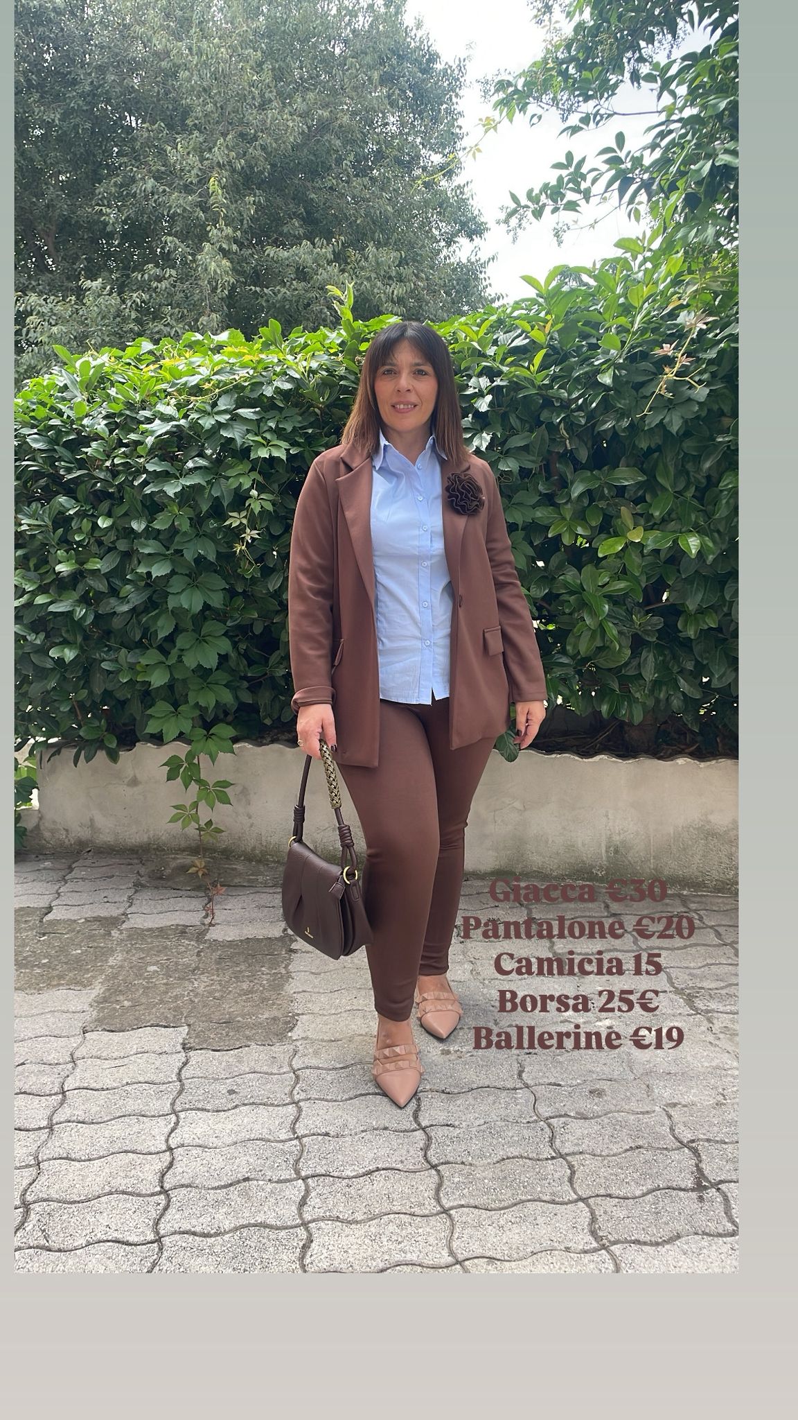 giacca blazer con spilla