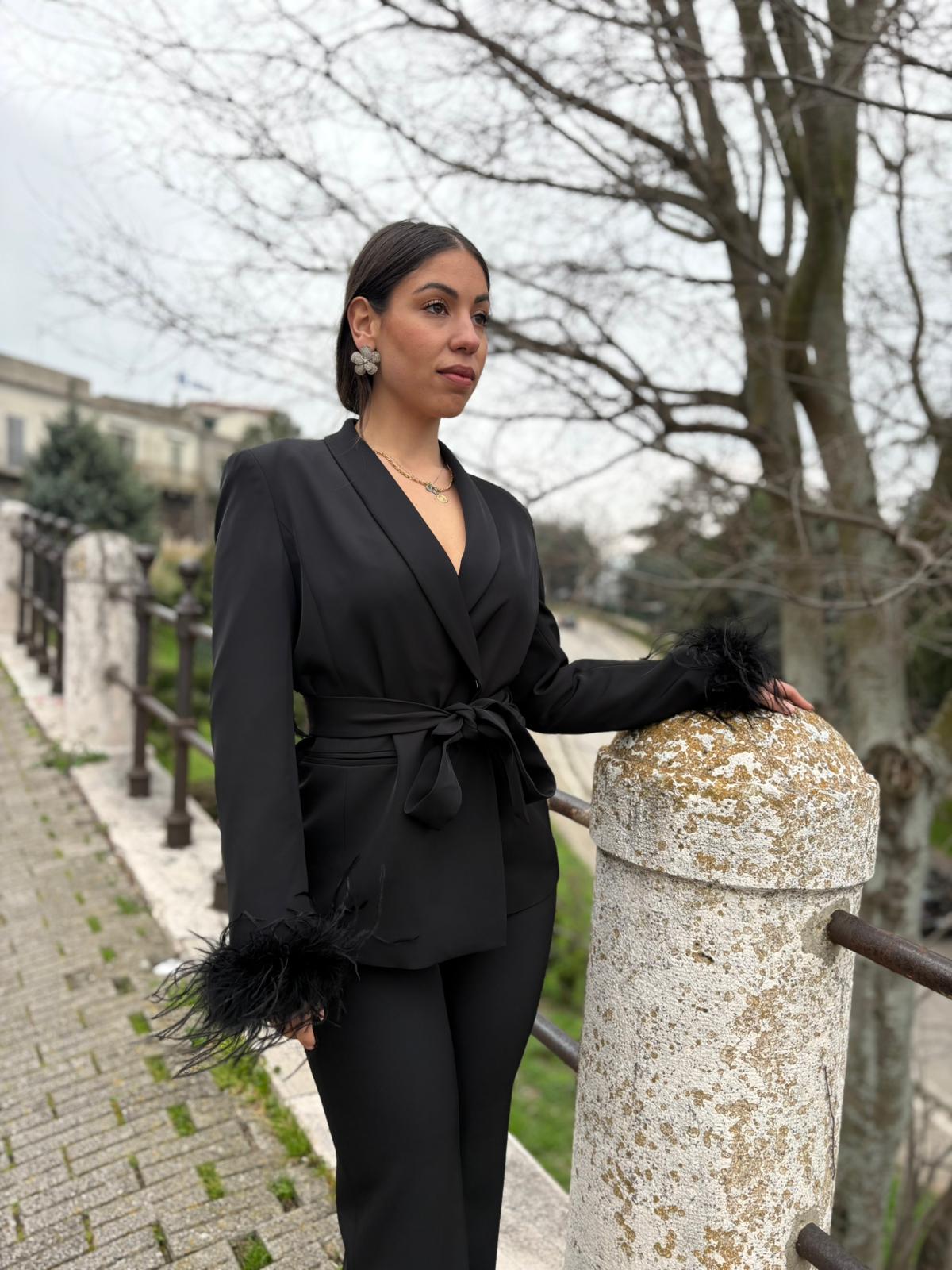 Completo Donna Giacca con Cintura e Boa – Pantalone Palazzo