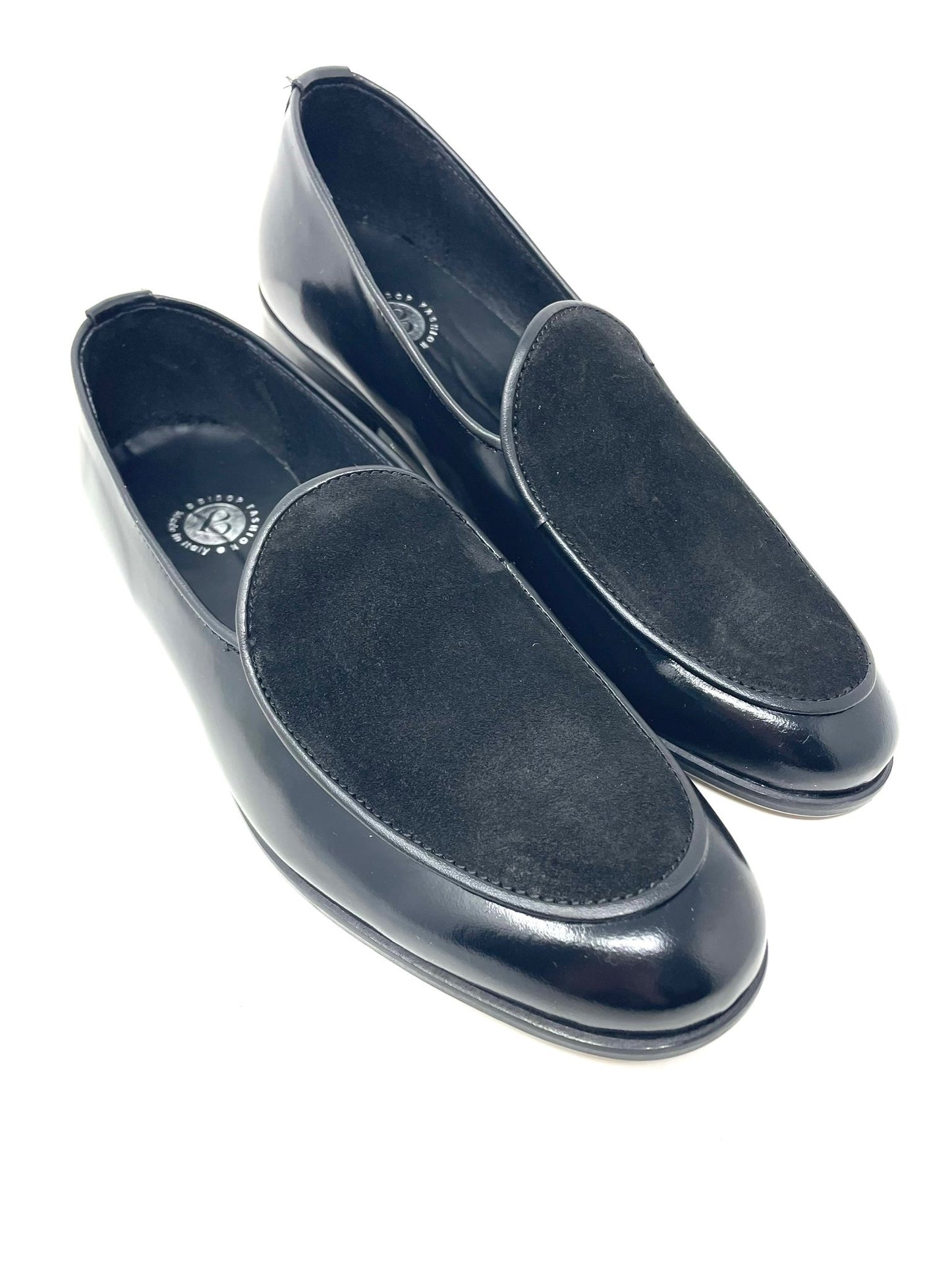 Mocassino in Pelle con Ovalino Scamosciato – Fondo Cuoio Cucito