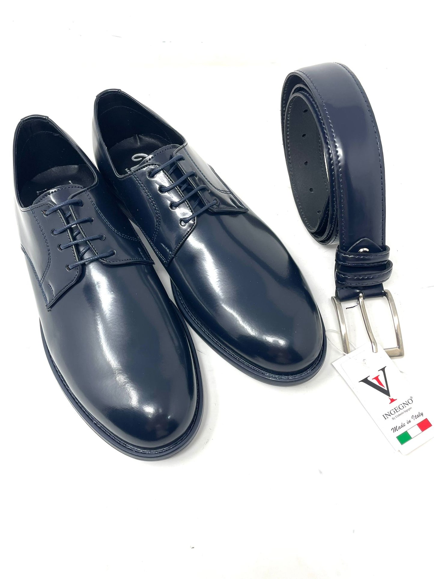 Scarpa Stringata in pelle abrasivata con fondo gomma made in italy