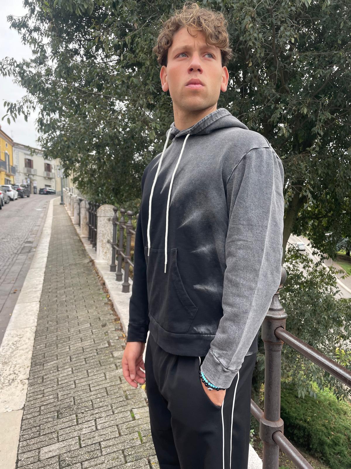FELPA UOMO CON CAPPUCCIO EFFETTO SLAVATO
