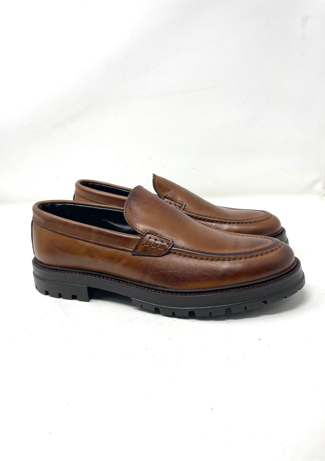 Mocassino liscio fondo vibram in vera pelle made in italy