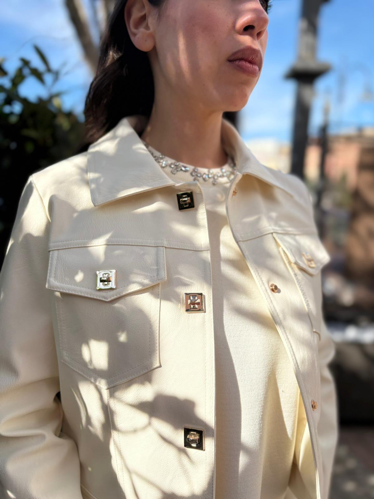 Giacca Donna in Eco Pelle con Rivetti Oro – Modello Camicia, Foderata
