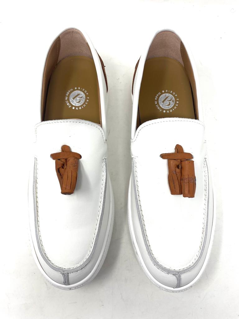 Mocassino con nappine modello Maddalena in vera pelle bicolore made in Italy fondo gomma cucito