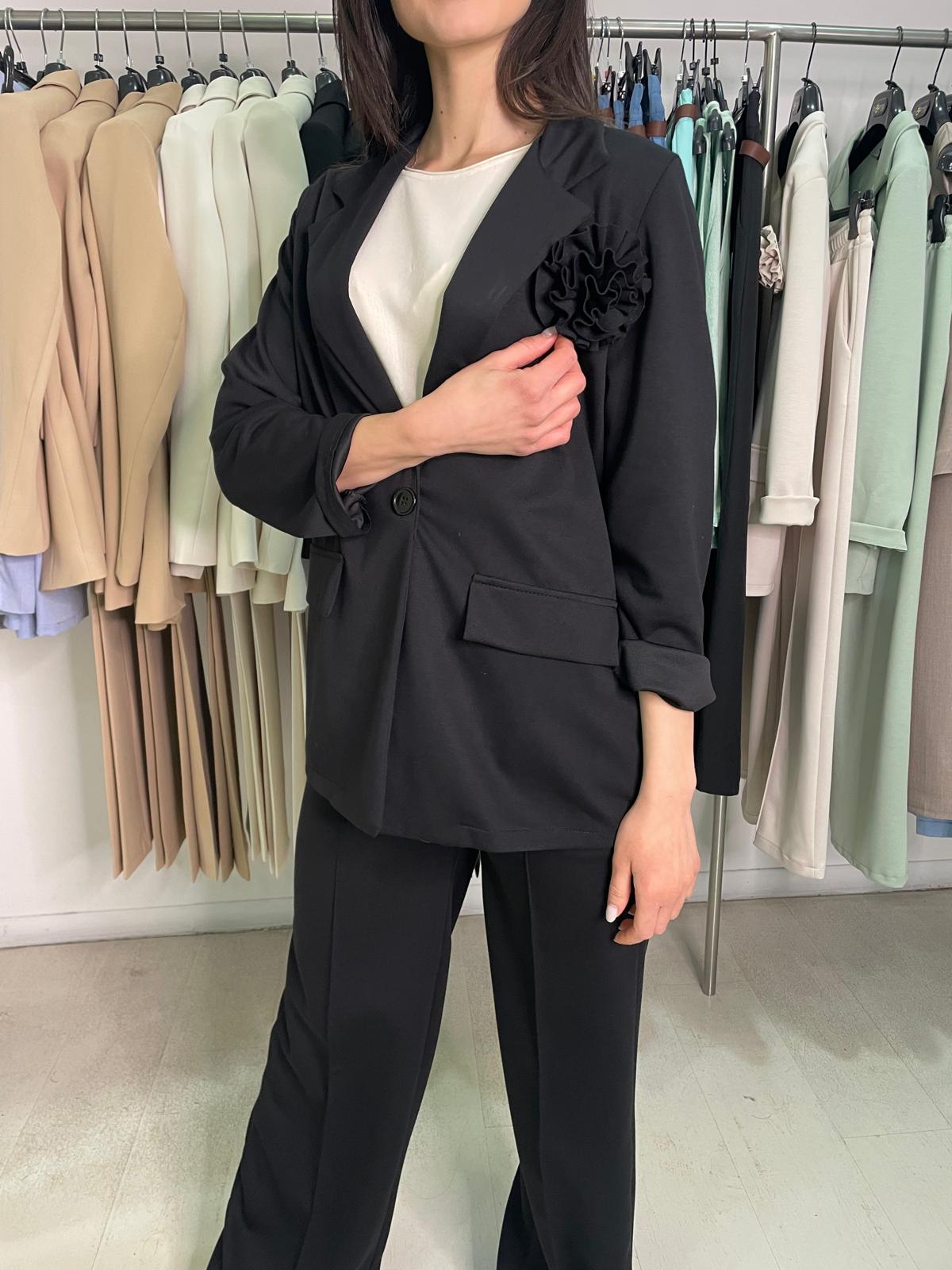giacca blazer con spilla