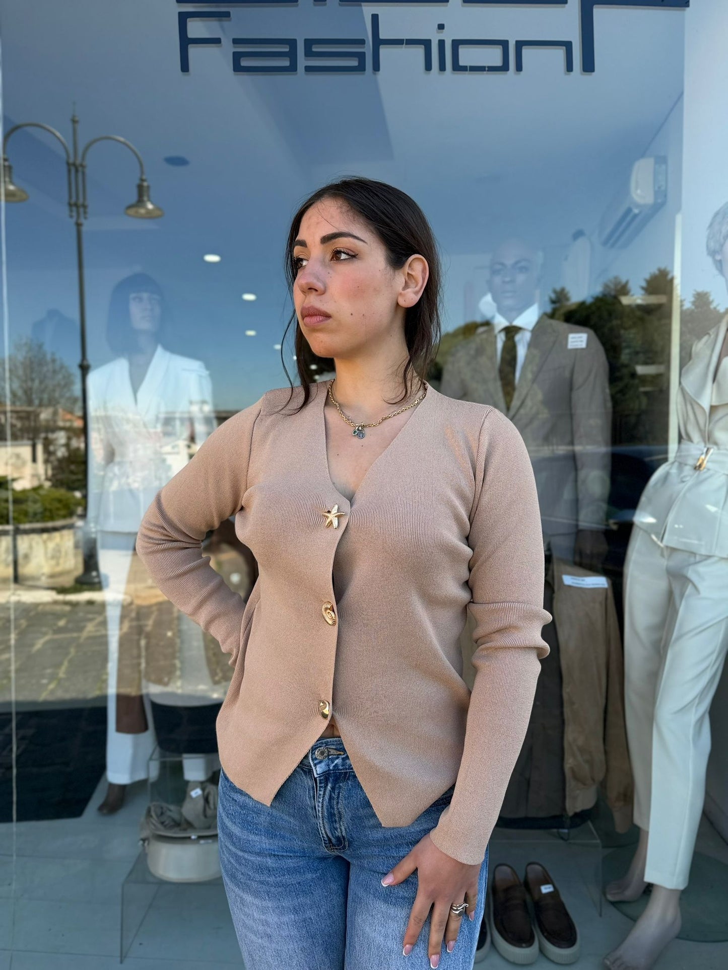 Cardigan Donna in Filo con Bottoni e Spilla