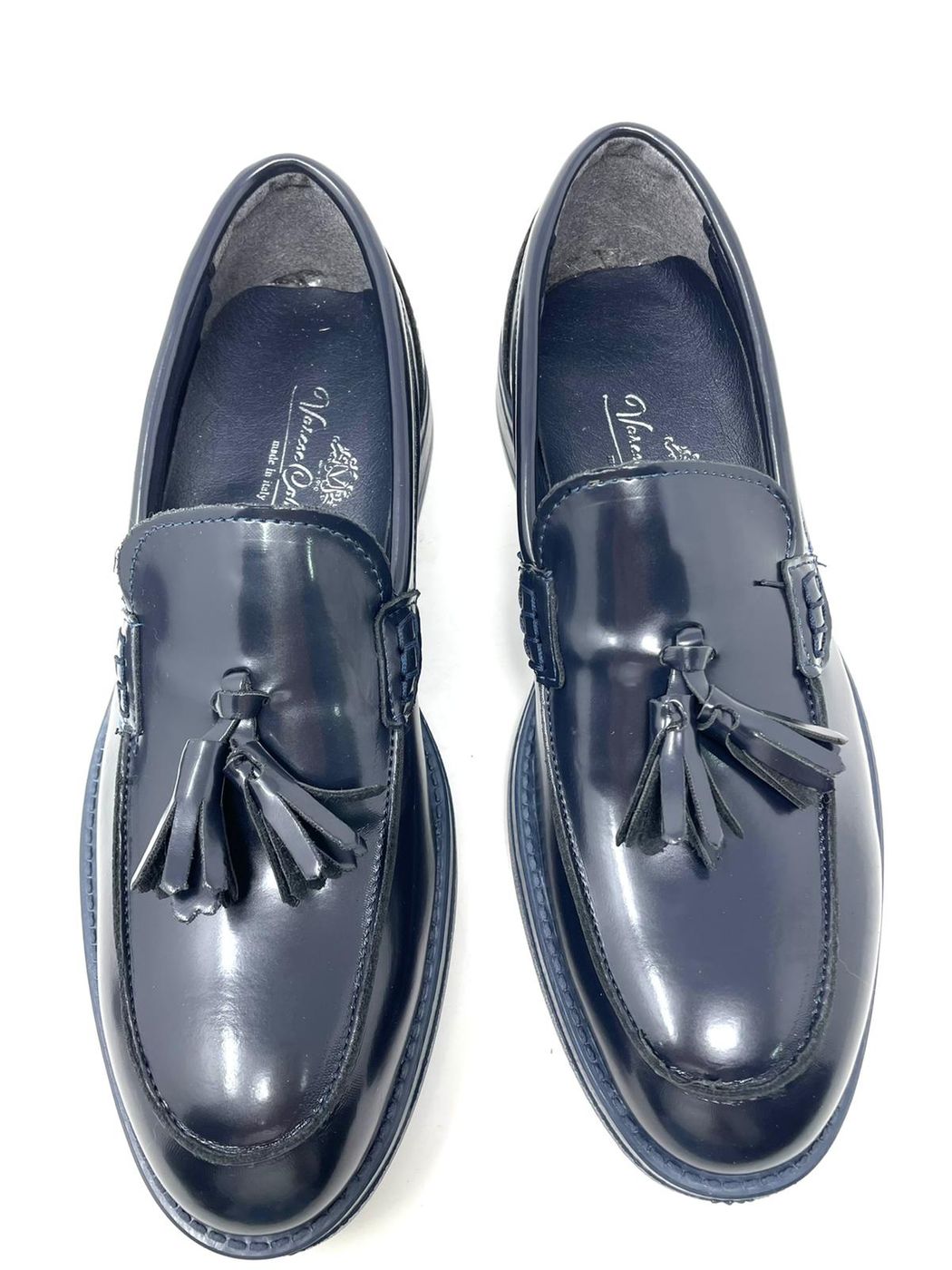 Tassel moccasin in abraivated leather with light rubber sole 
