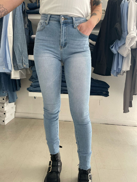 Jeans skinny taglio vivo elasticizzato