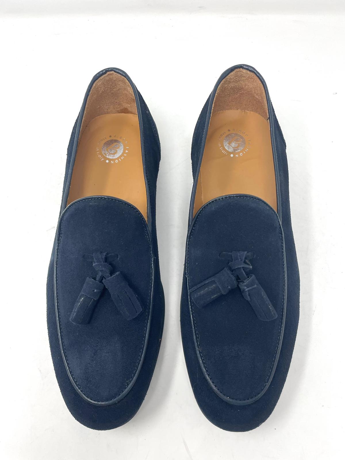 Suede moccasin with rubber bottom drawstring