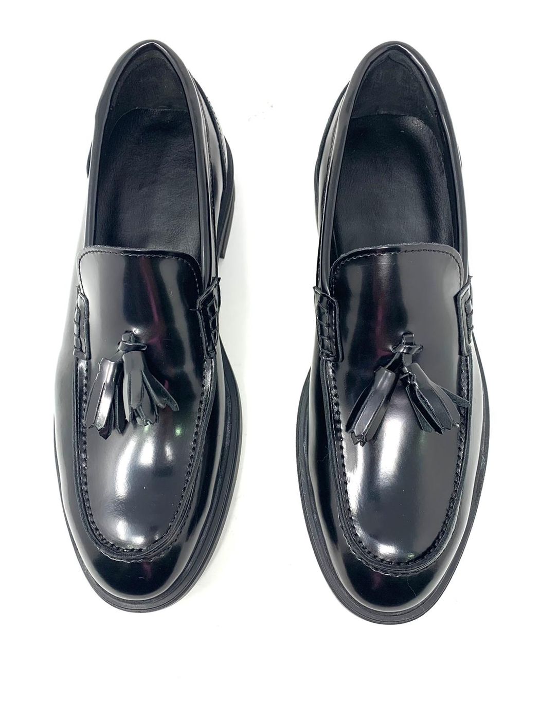 Tassel moccasin in abraivated leather with light rubber sole 